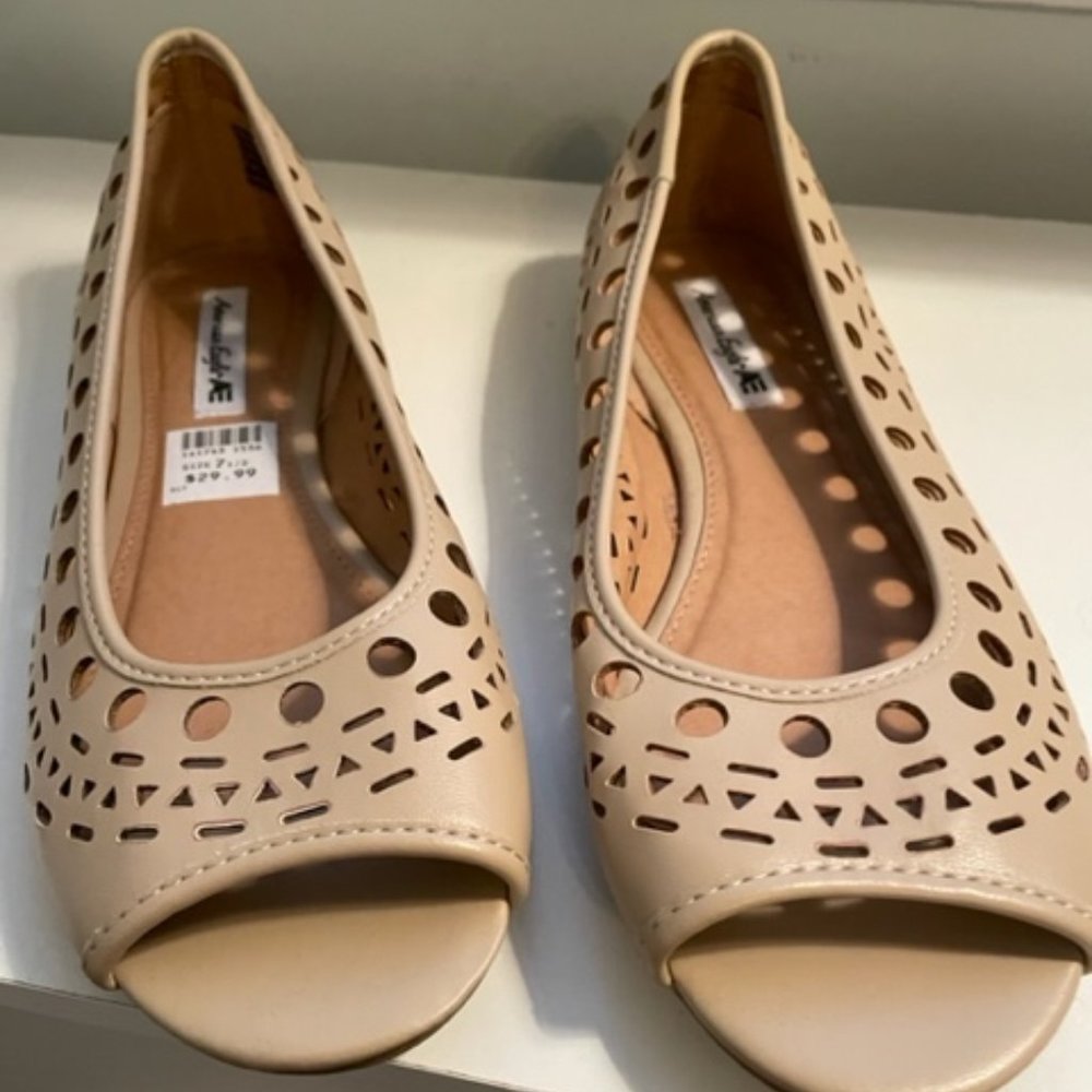 American Eagle Open Toe Flat Shoes Size 7 1/2  NWT